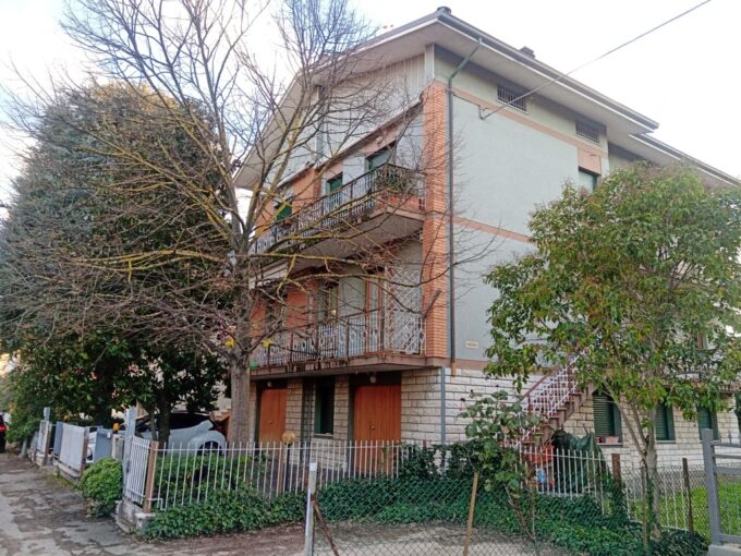 Villa Fastiggi appartamento 218 mq. con taverna,Garage,giardino