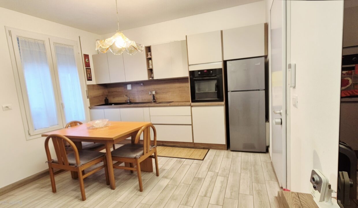 Cucina vista dal soggiorno
